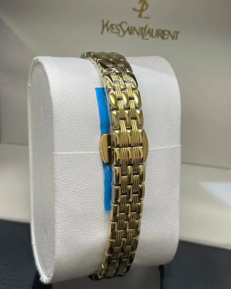 ساعات نسائية إيف سان لوران