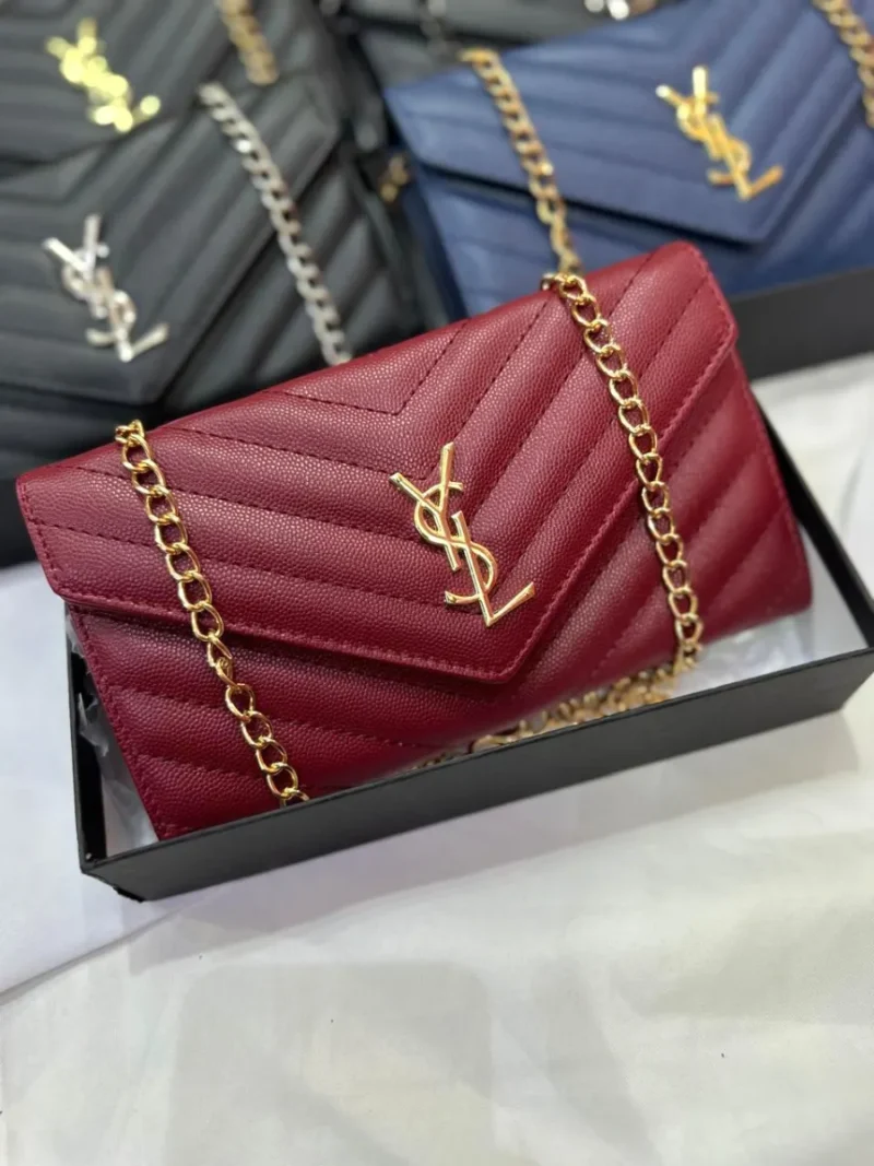 شنطة ايف سان لوران احمر