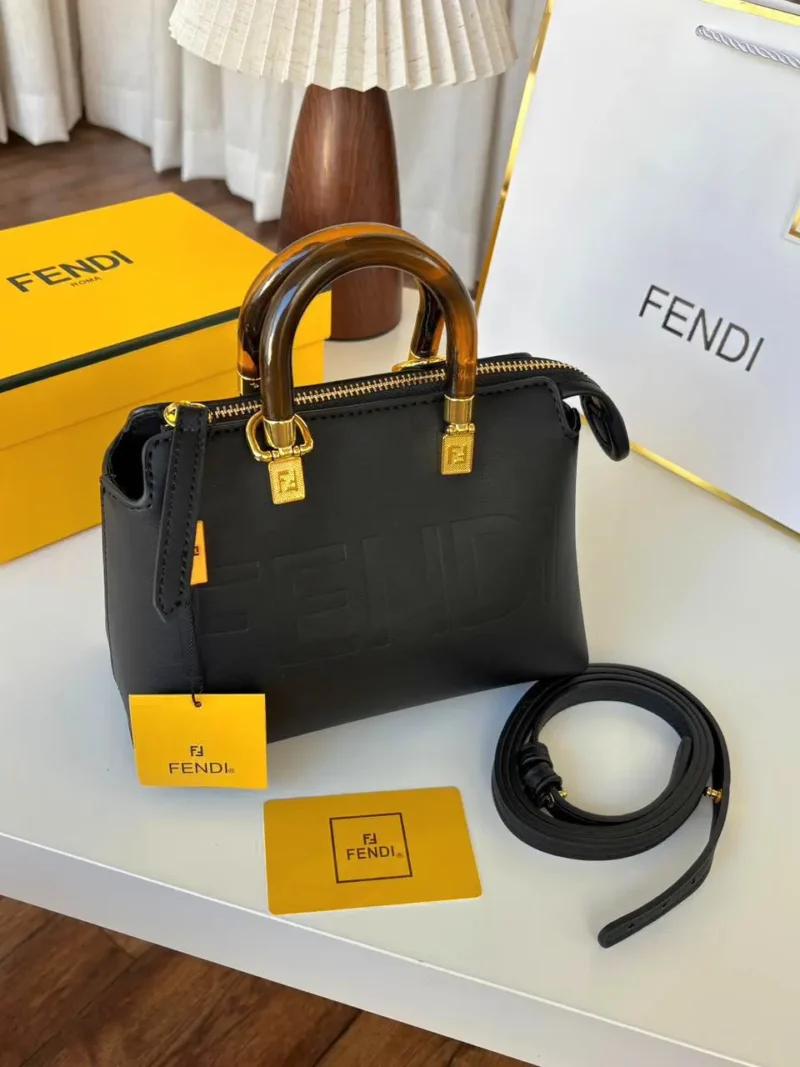 شنطة فندي باي ذا واي