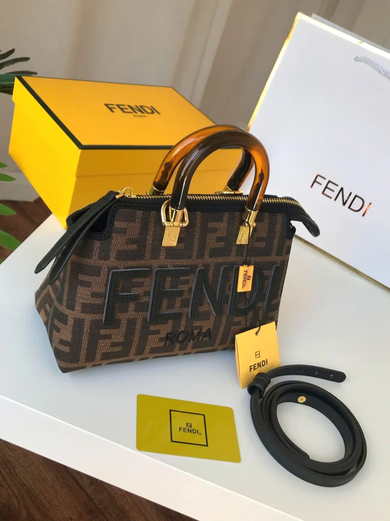 شنطة فندي روما