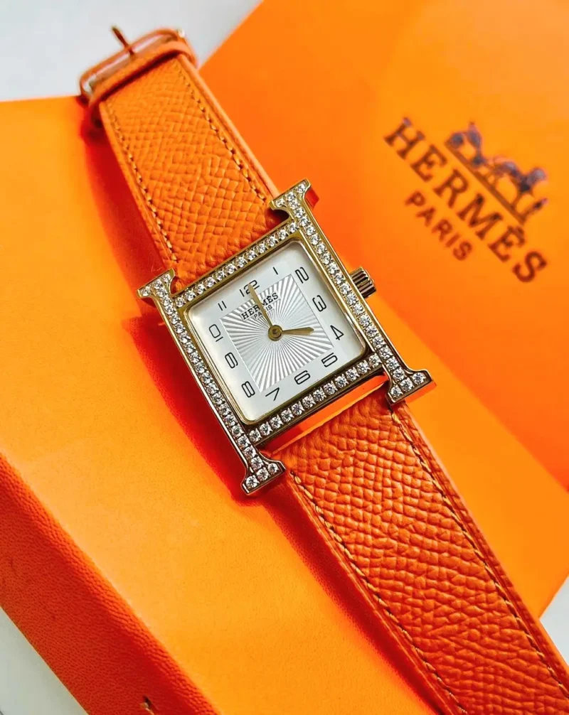 ساعه هرمز نسائيه