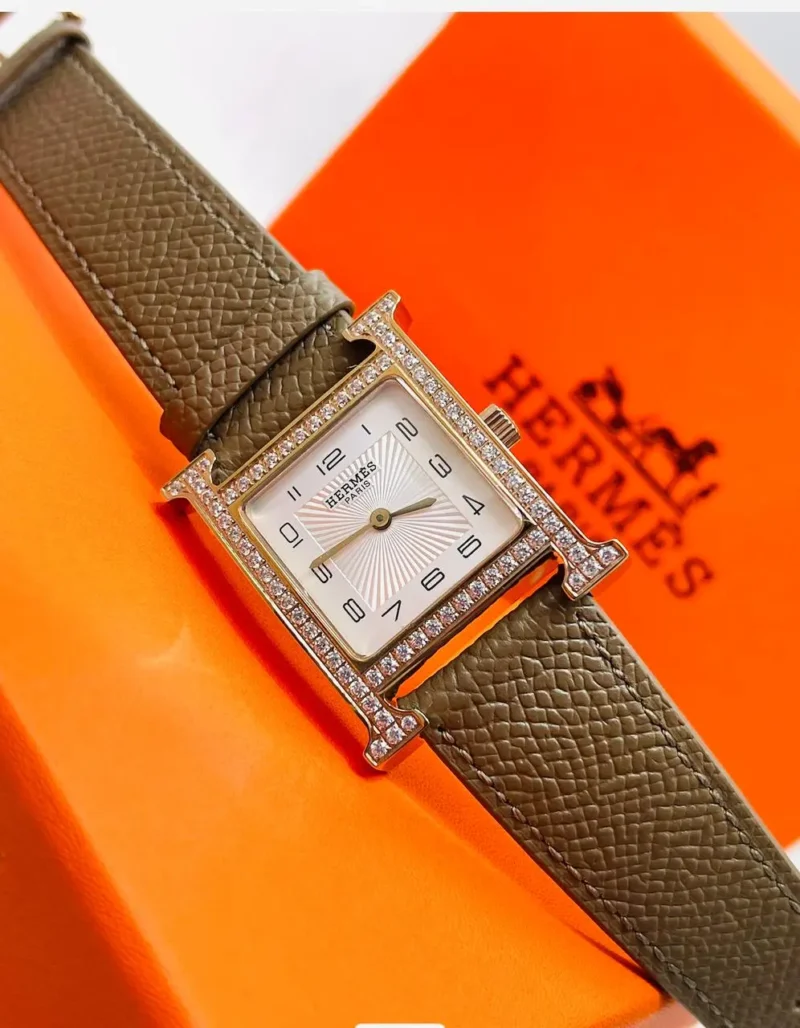 ساعة هرمز الجديدة