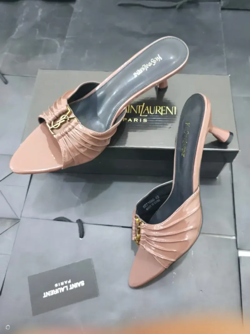 هيلز كعب قصير