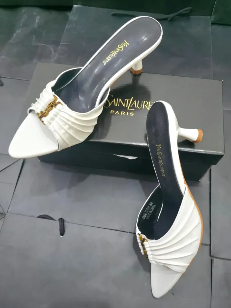 صندل حريمي هيلز ابيض