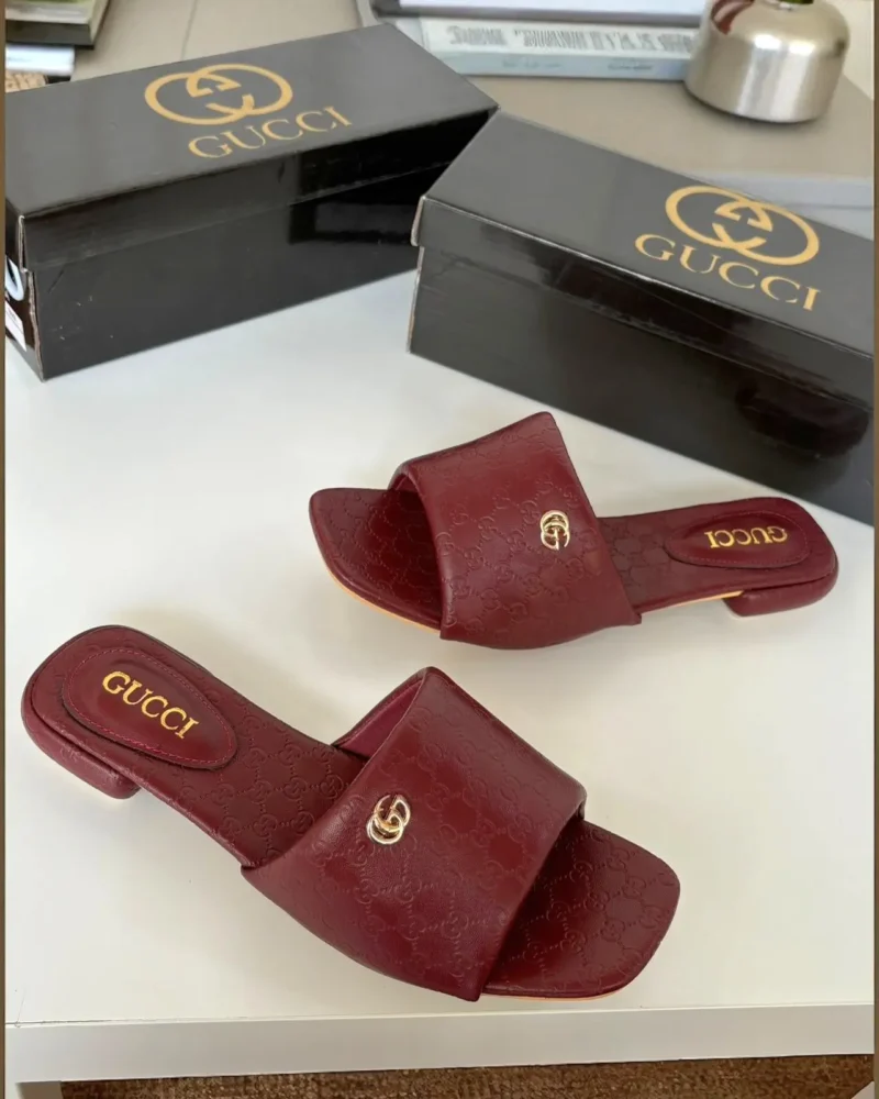 نعال قوتشي نسائي