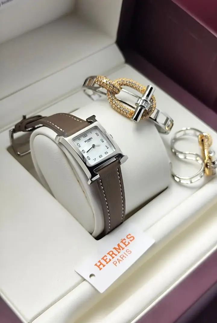 ساعة هيرميس