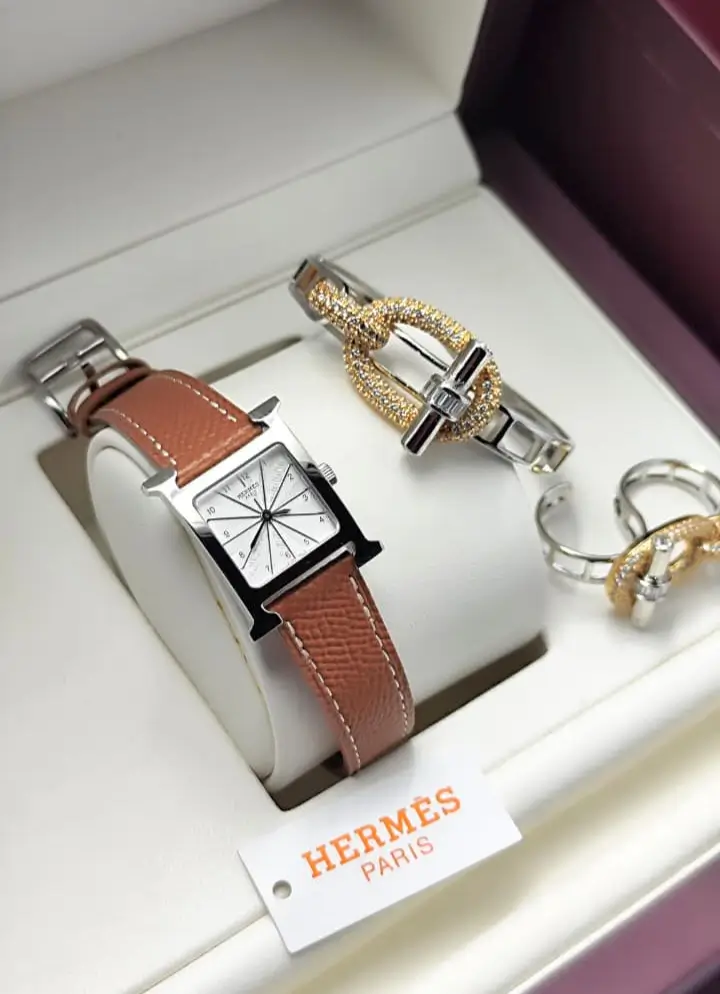 ساعه جلد نسائيه هرمز