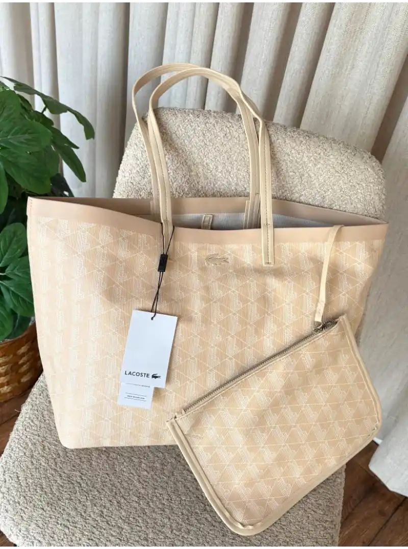 شنطه لاكوست لون بيج كبيره