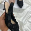 كعب دانتيل اسود قصير