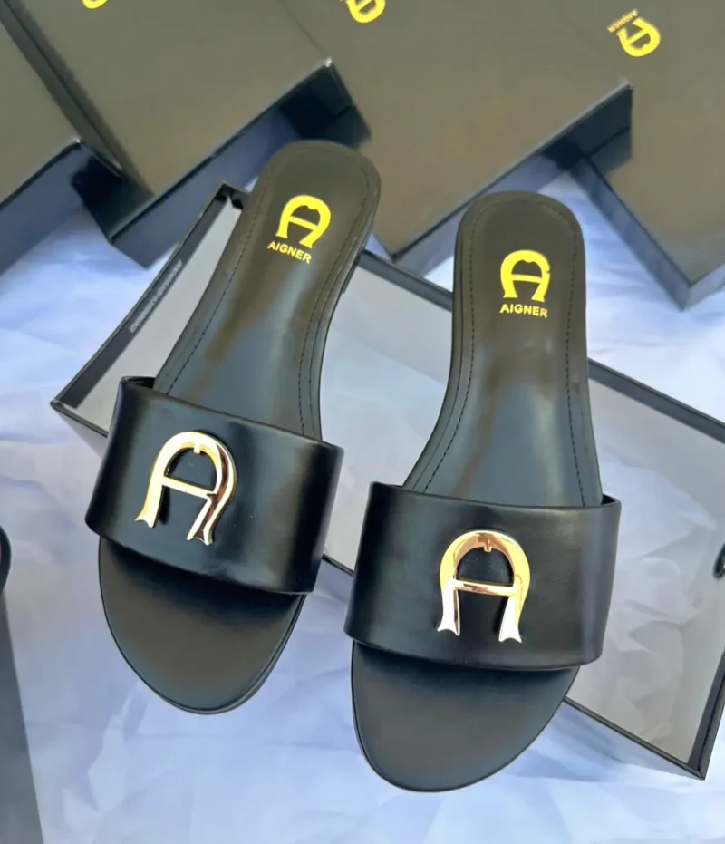 صندل كعب اسود