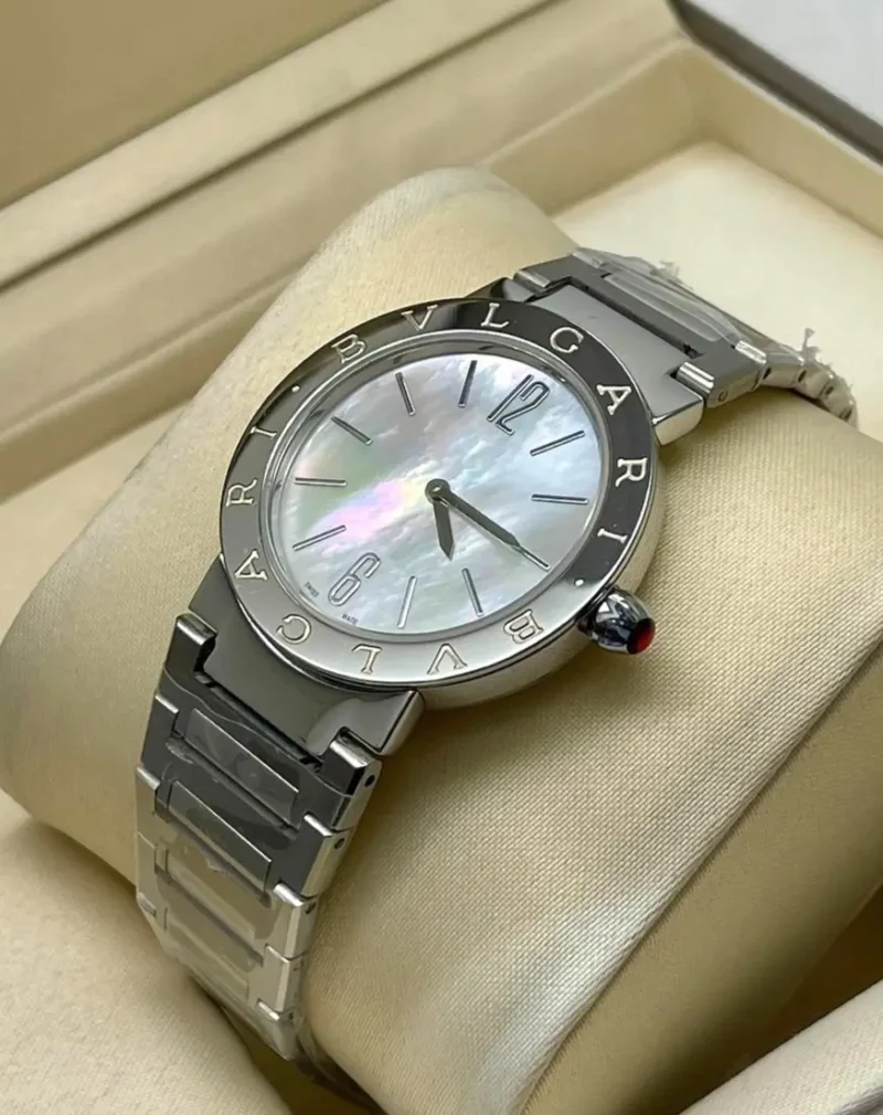 ساعة نساء ماركة