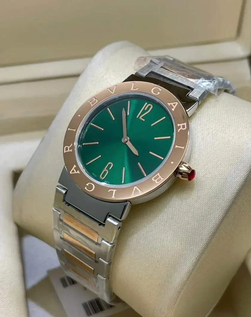 ساعة نسائية فخمة