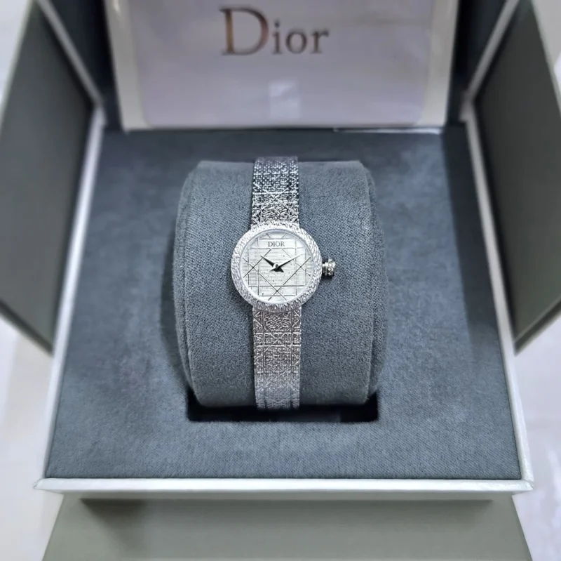 ساعة ديور الفضيه نسائية