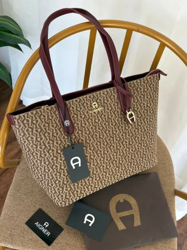 شنطة جامعة بنات