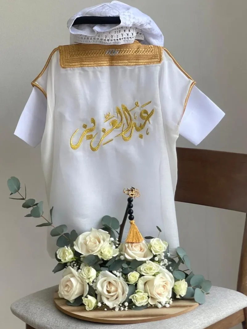 بشت اطفال ابيض بالاسم