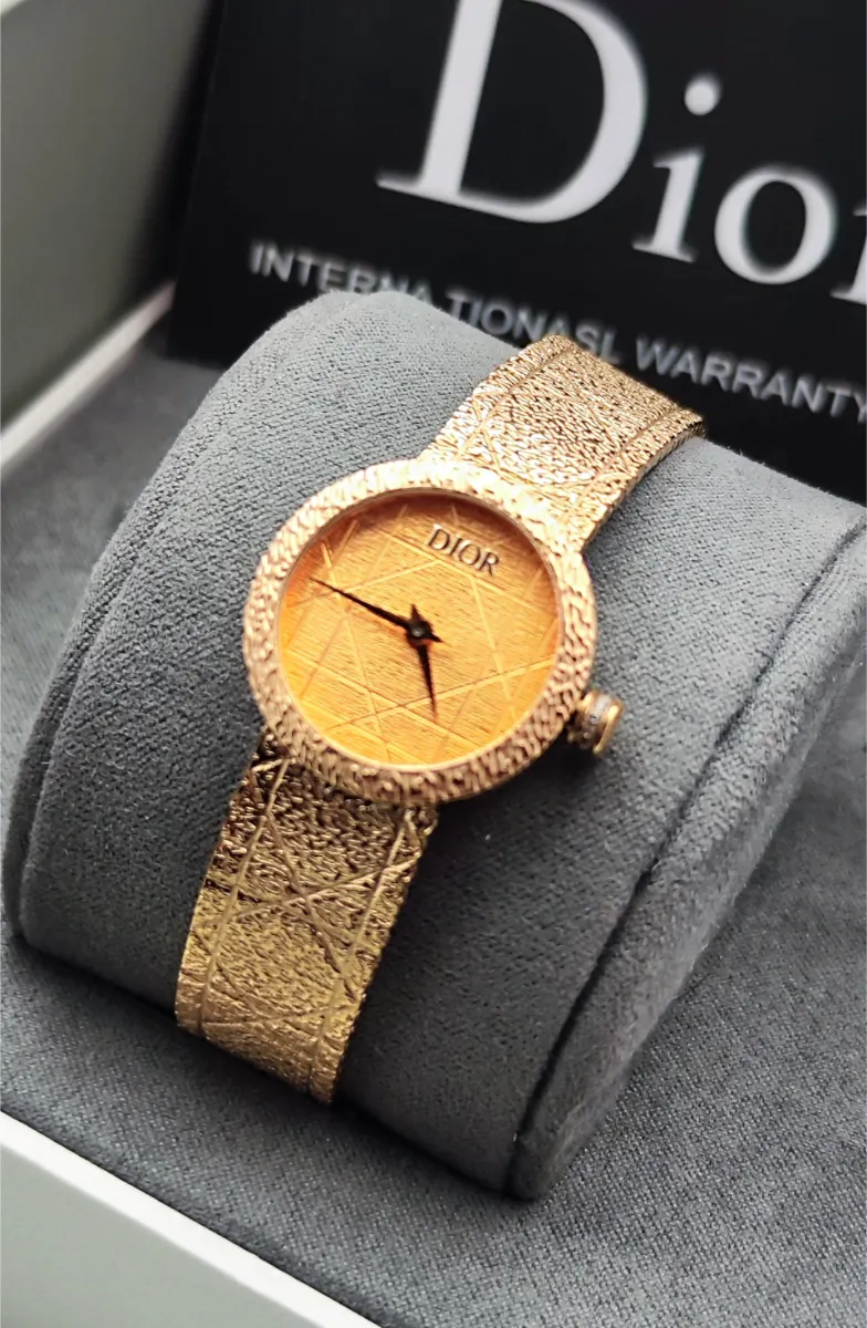 ساعة ديور الذهبيه