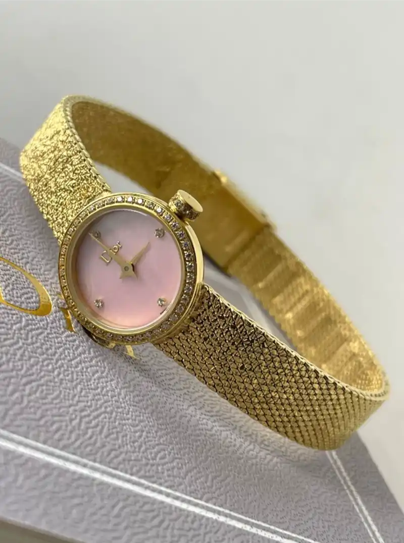 ساعه ديور نسائي لون ذهبي كامل