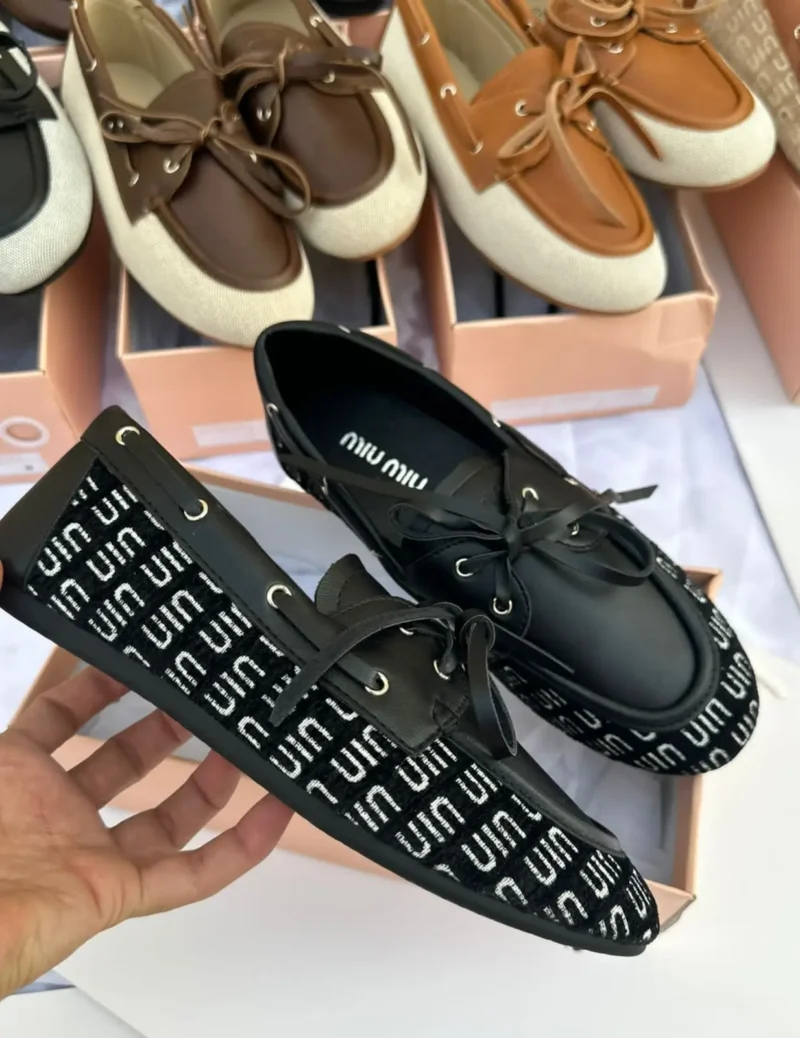 جزمة ميو ميو نسائية