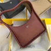 شنطه فندي عنابيه