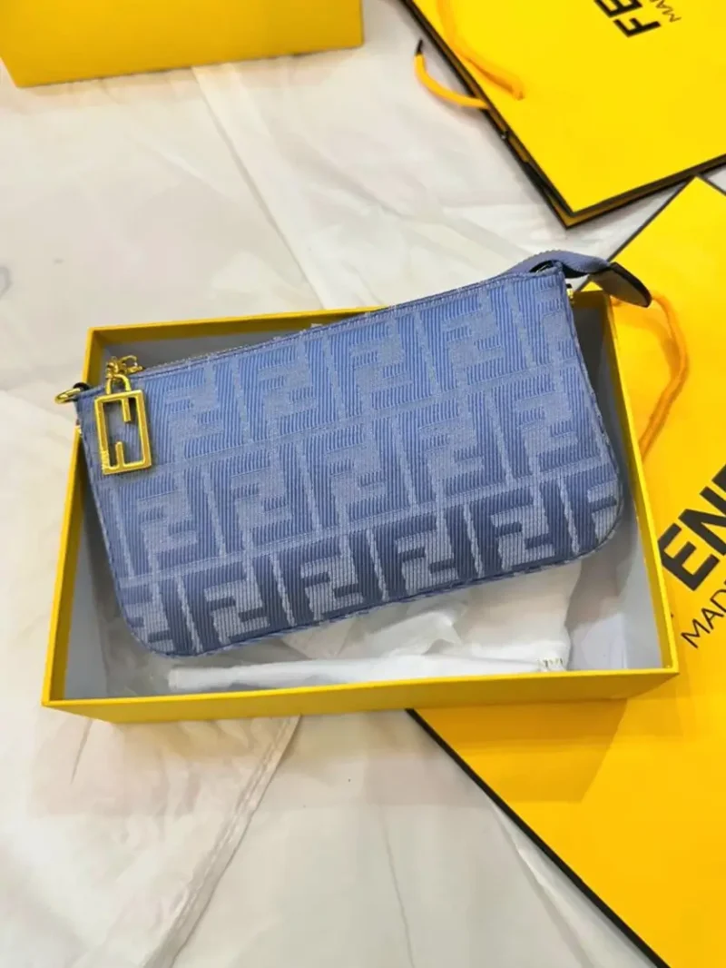 شنطة فندي كلتش