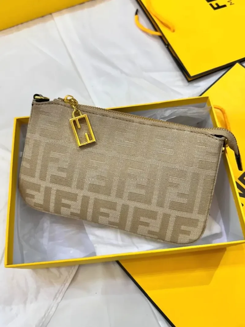 شنطة فندي مع سلسال