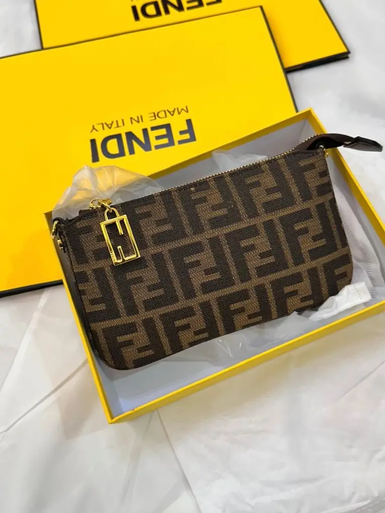 شنط كلاتش حريمي