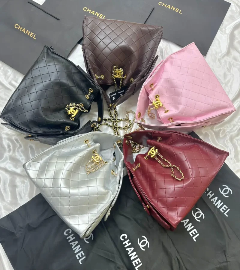 شنط شانيل هوبو