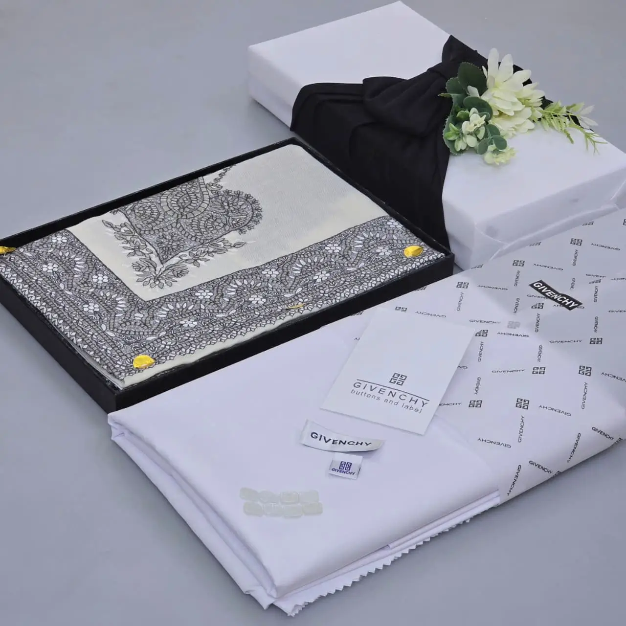 ثوب جفنشي و شماغ كشميري