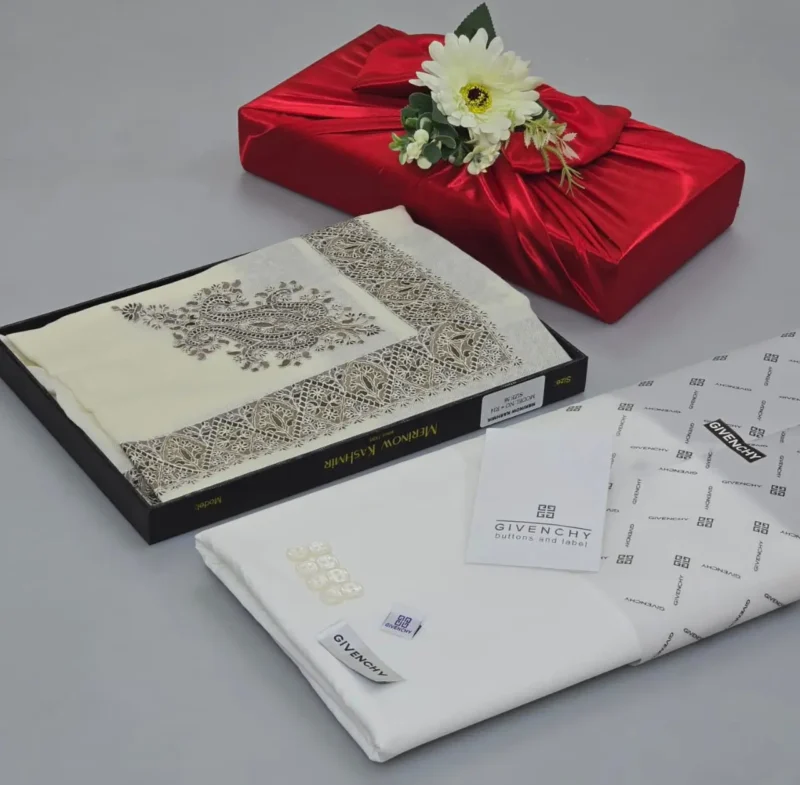 ثوب رجالي وشال كشمير