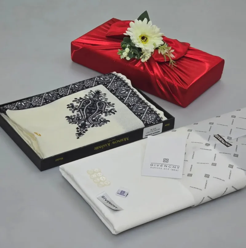 ثوب رجالي وشماغ كشميري