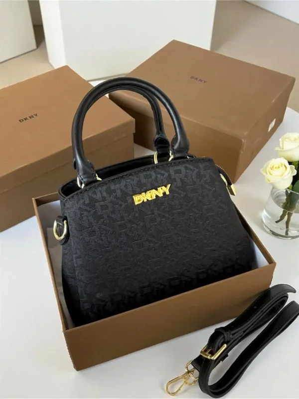 شنطة dkny سوداء