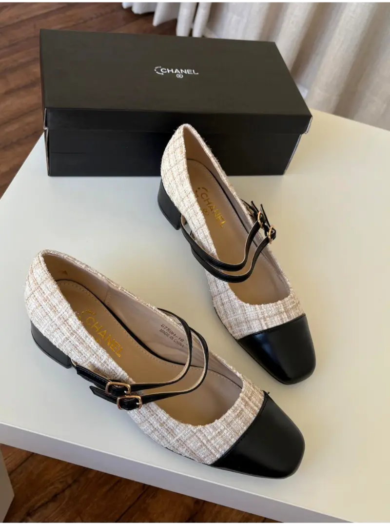 حذاء فلات نسائي جديد