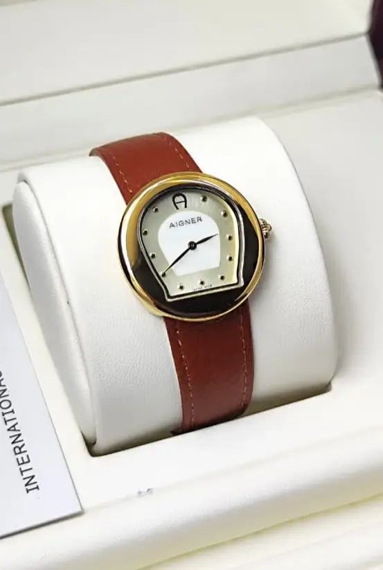 ساعة نسائي جلد ماركة اجنر