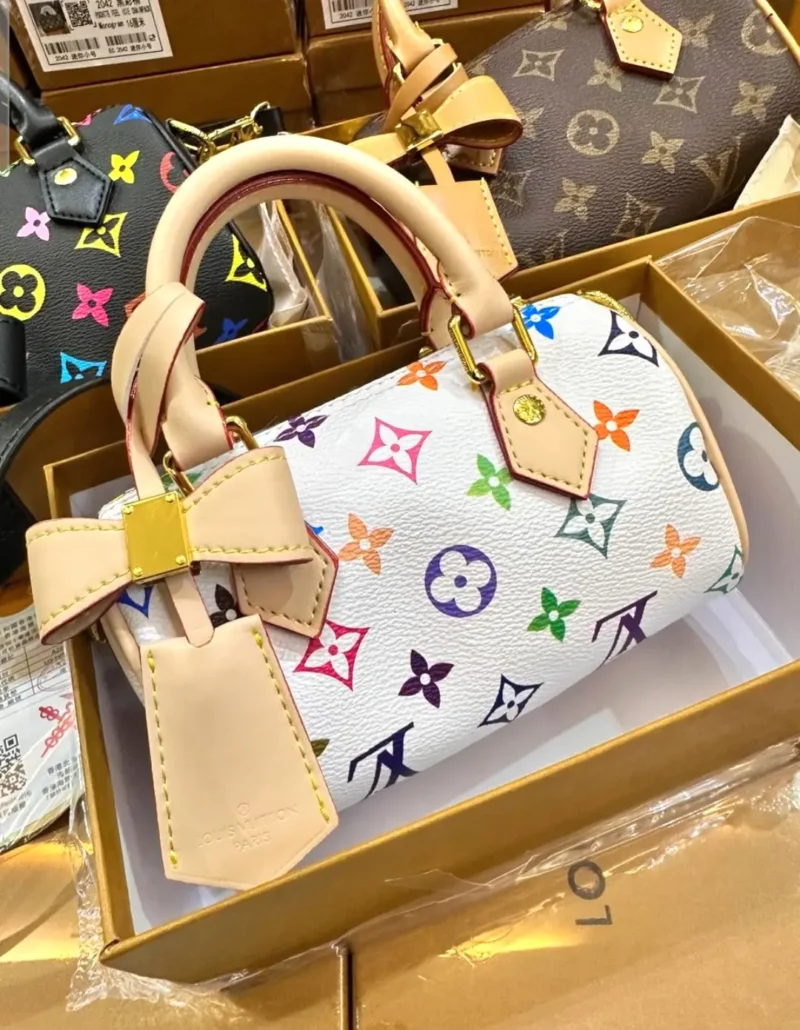 شنطة LV نانو سبيدي ابيض