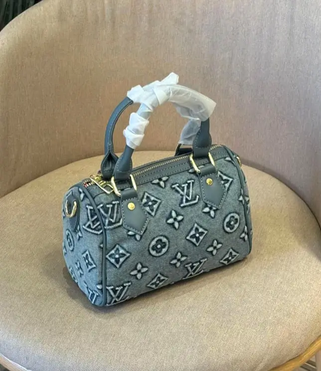 شنطة لويس جينز