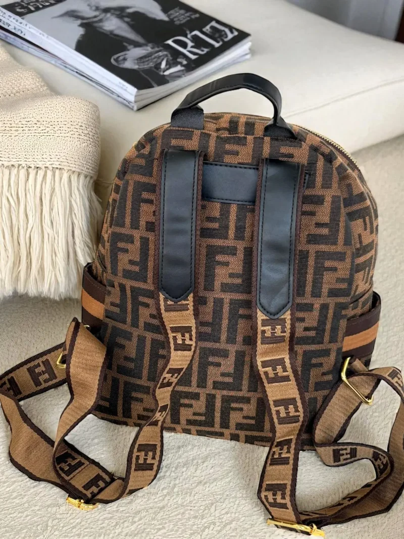 شنطه ظهر نسائيه