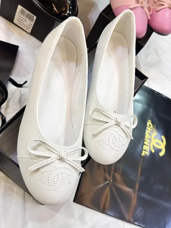 فلات شانيل ابيض