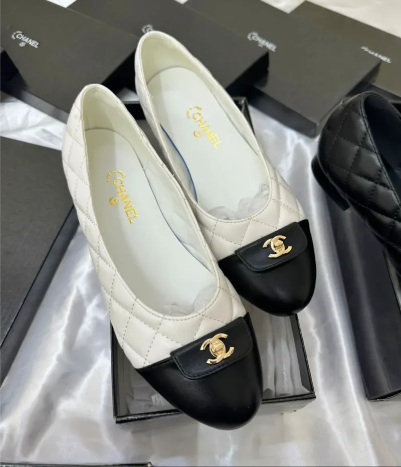 فلات شانيل اسود وابيض