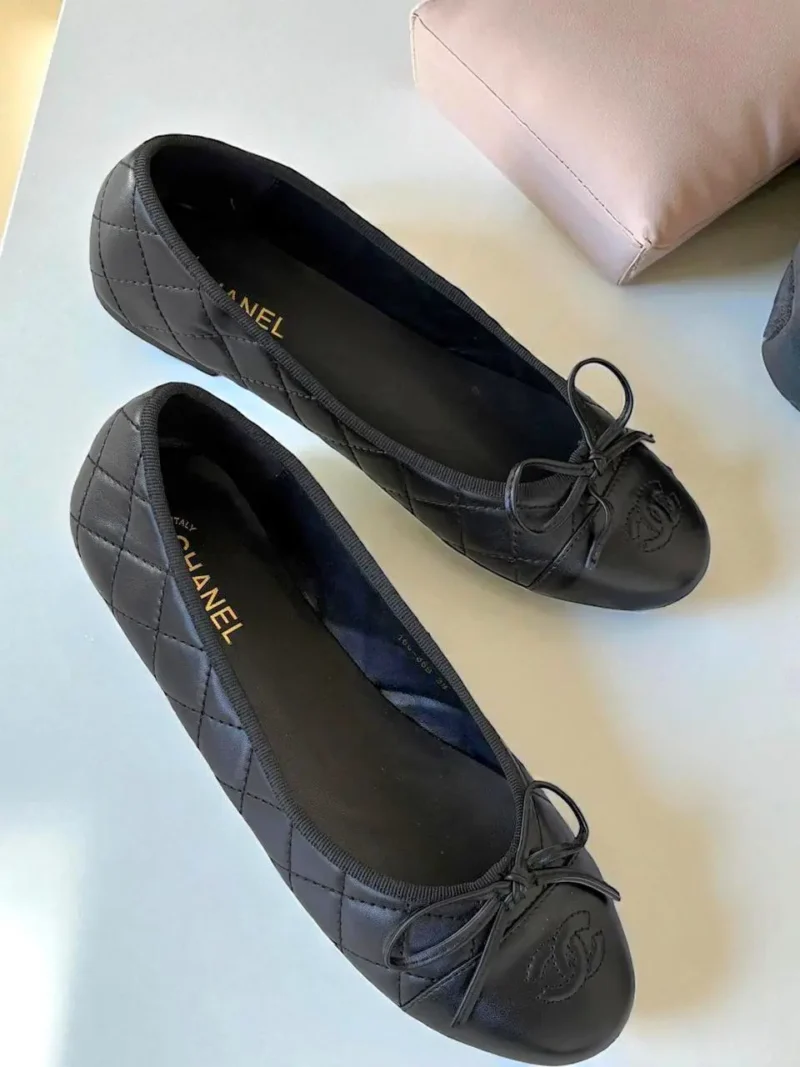 فلات شانيل الاسود