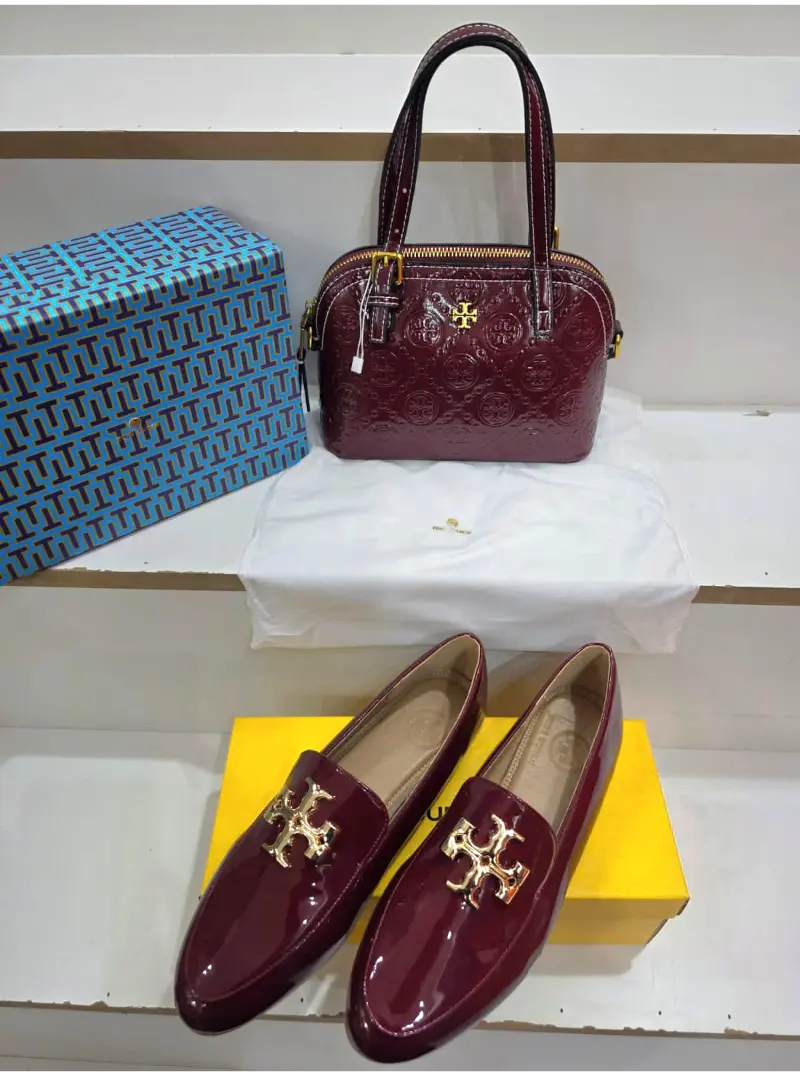 جزمه طقم مع الشنطه