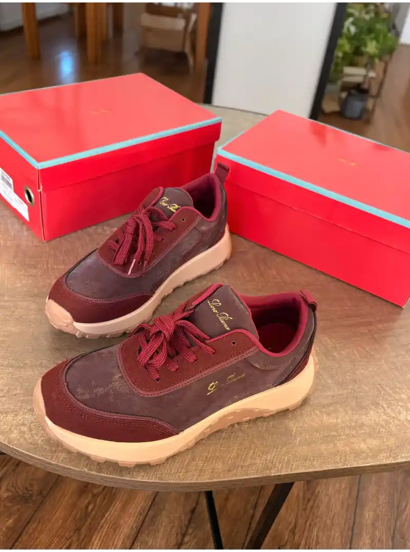 شوز نسائي رياضي احمر