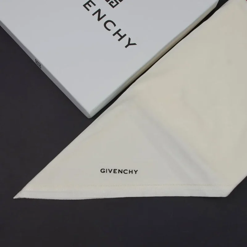 غترة جيفنشي بيج