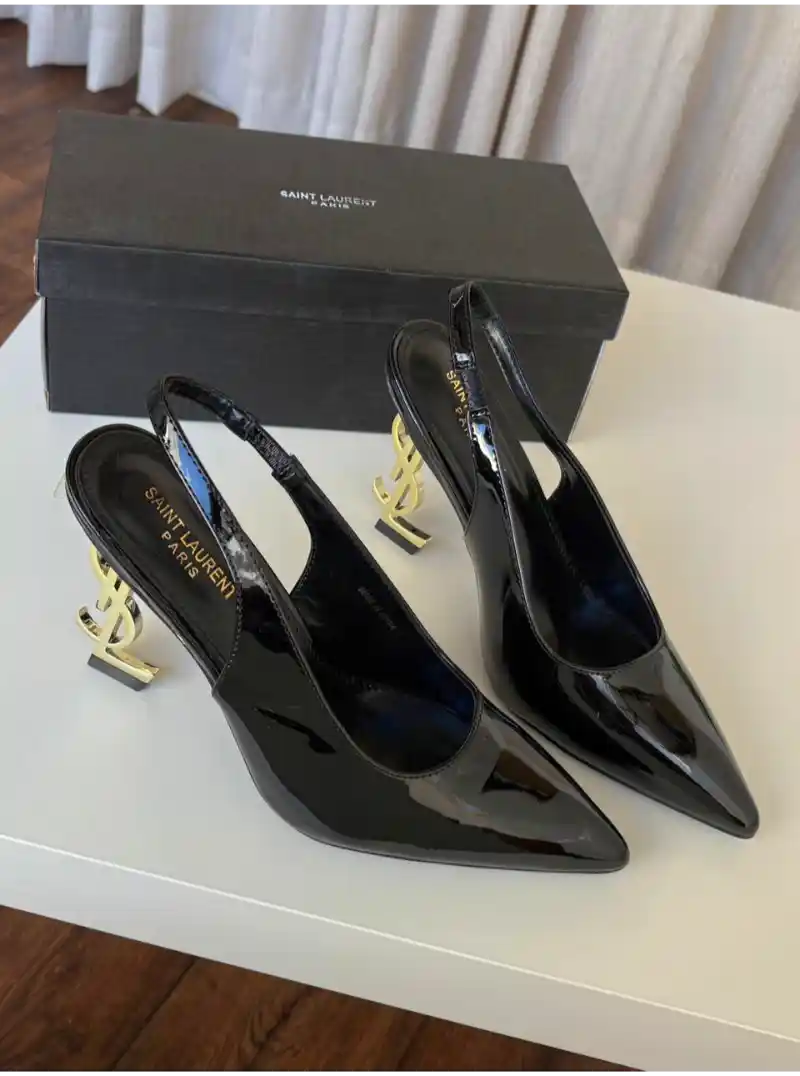 هيلز سان لوران الأسود