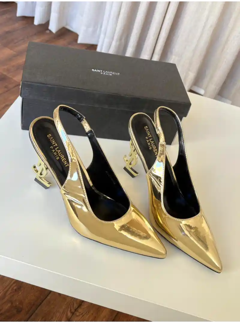 هيلز سان لوران ذهبي