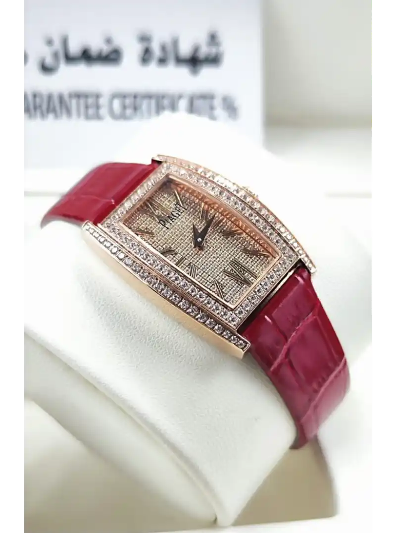 ساعة نسائيه جلد مستطيلة حمراء