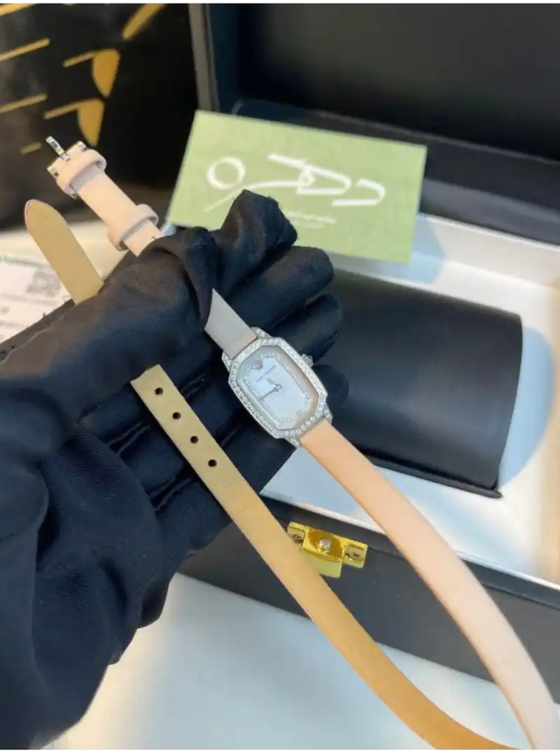 ساعة هاري وينستون نسائيه