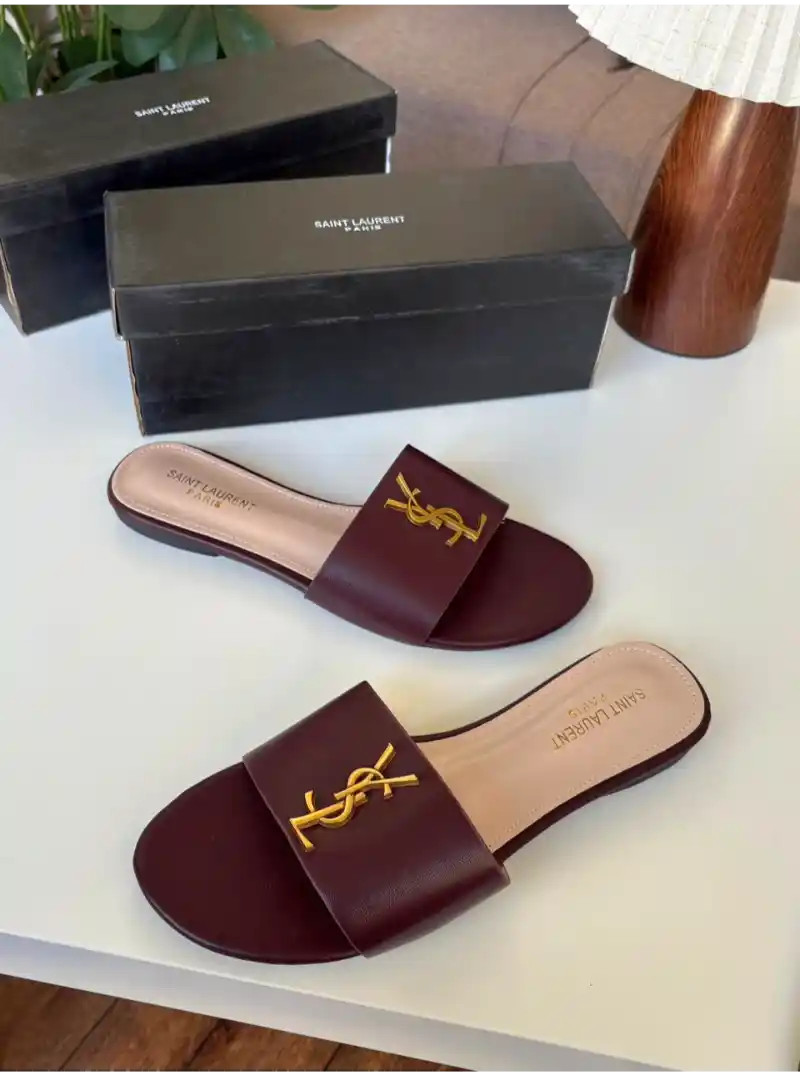 سليبر سان لوران عنابي