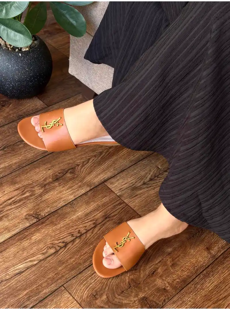 سليبر سان لوران قصير