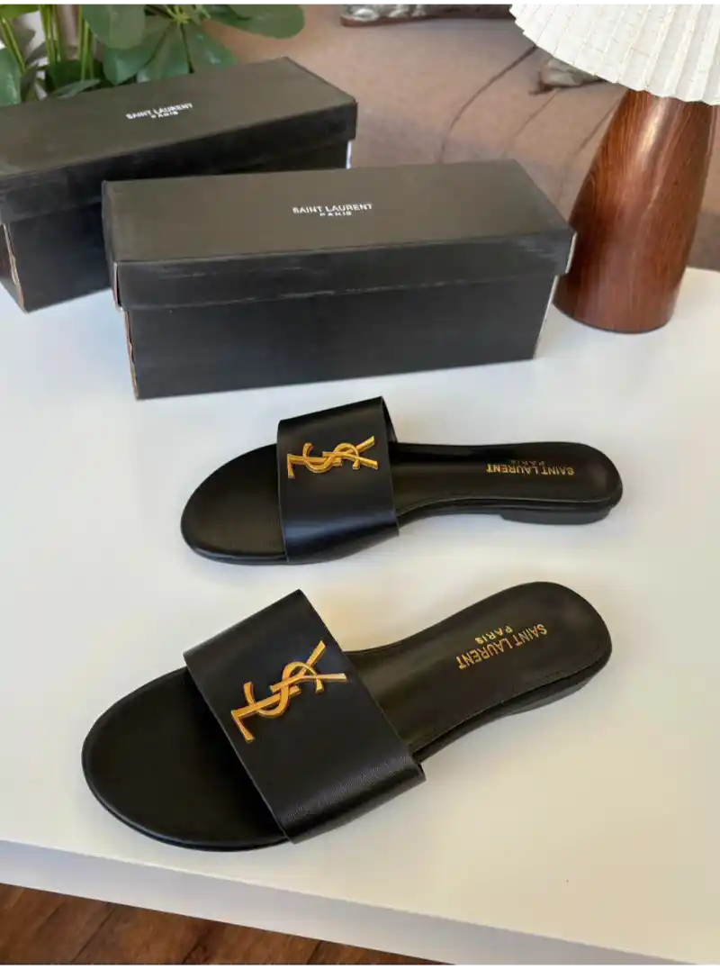 شبشب سان لوران نسائي