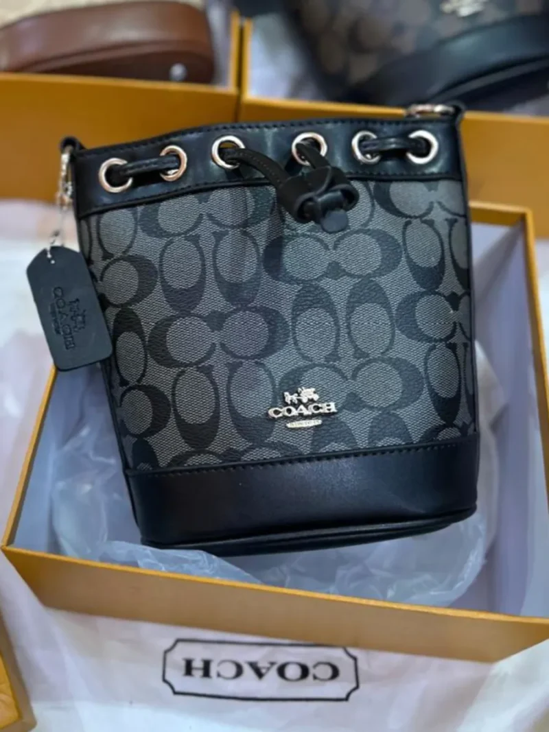 شنط كوتش دلو السوداء